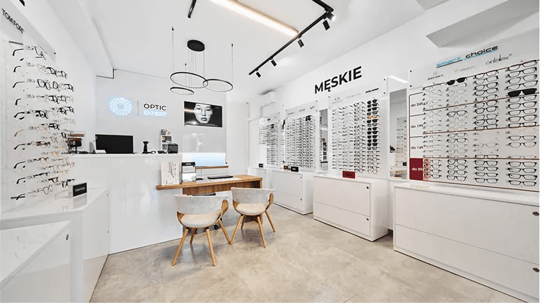 Wnętrze salonu optycznego OpticExpert w Nowym Targu